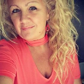 Wie zoekt net zoals mij een warm avontuurtje?