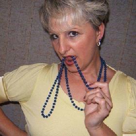 Een heerlijke oma sex date online?