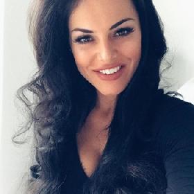 Zonnige meid zoekt contact