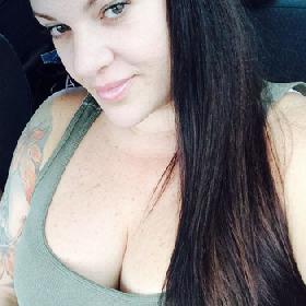 Een hete vrouw zoekt sex, wat doet ze dan?